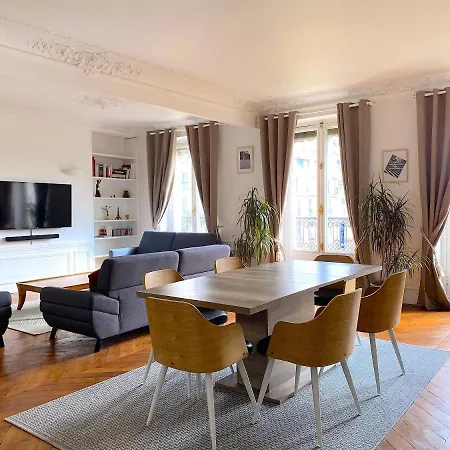 Marvellous Sunbathed 3br At The Heart Of Appartamento Parigi