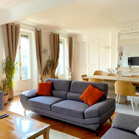 Marvellous Sunbathed 3br At The Heart Of Appartamento