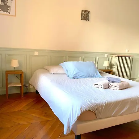 Marvellous Sunbathed 3br At The Heart Of Apartment